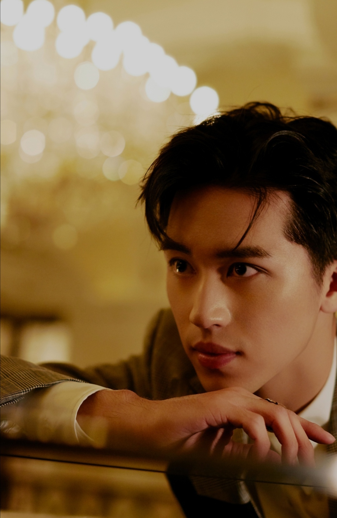 许魏洲现身时尚活动 极简风格彰显别样态度|许魏洲|活