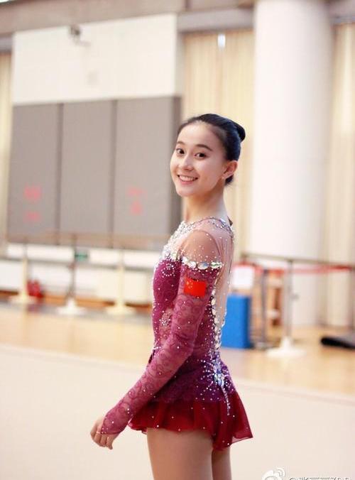 体操女神张豆豆比赛照身材苗条要啥有啥服装太开放引人关注