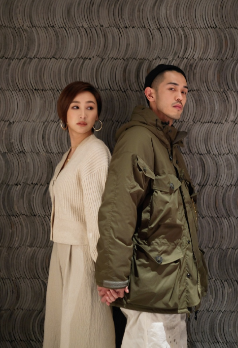 一旁马志威戴着黑色针织帽,身穿军绿色棉服,这脸比一旁高海宁的脸还要