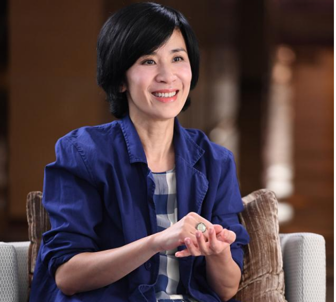 遇一生挚爱从王晶,黄百鸣到周星驰的经典喜剧电影中,无不闪现着她标志