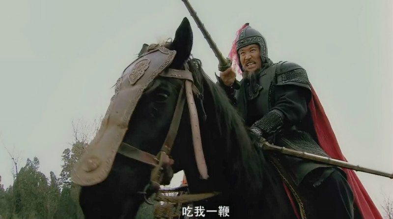 兵器也很难超过一百斤,这是因为在普通士卒手里,超过十斤的武器都很