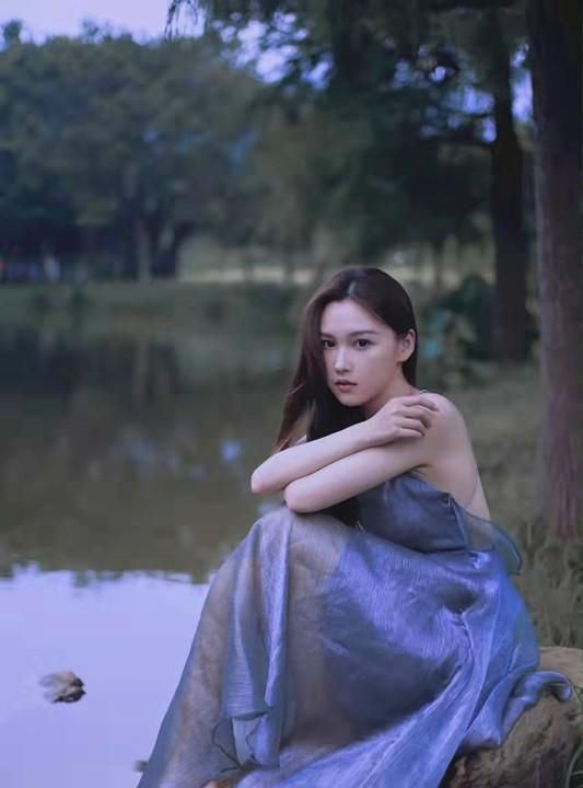 深圳女神冷雅欣 仙姿玉色美如冠玉 西装外套搭配短裤御姐范十足