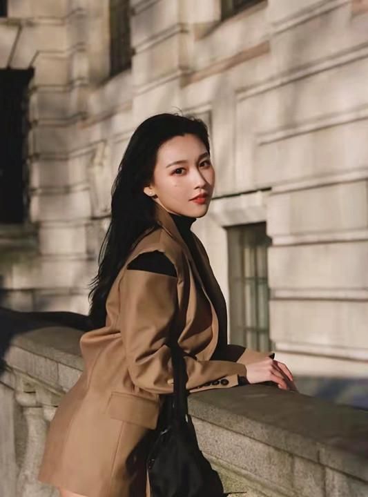 深圳女神冷雅欣 仙姿玉色美如冠玉 西装外套搭配短裤御姐范十足