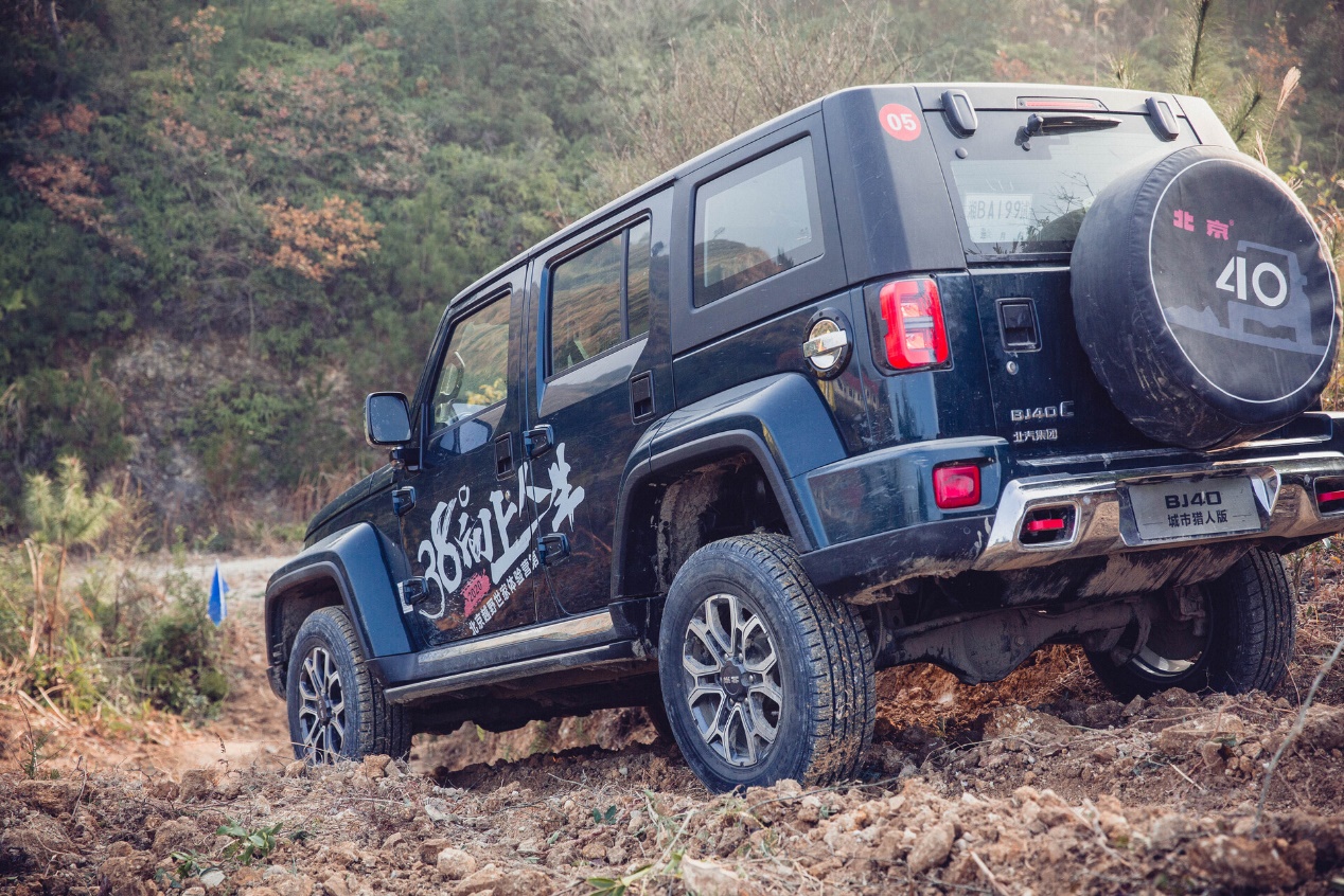 bj40的热爱与自由 战狼兄弟上演冬日越野群英会