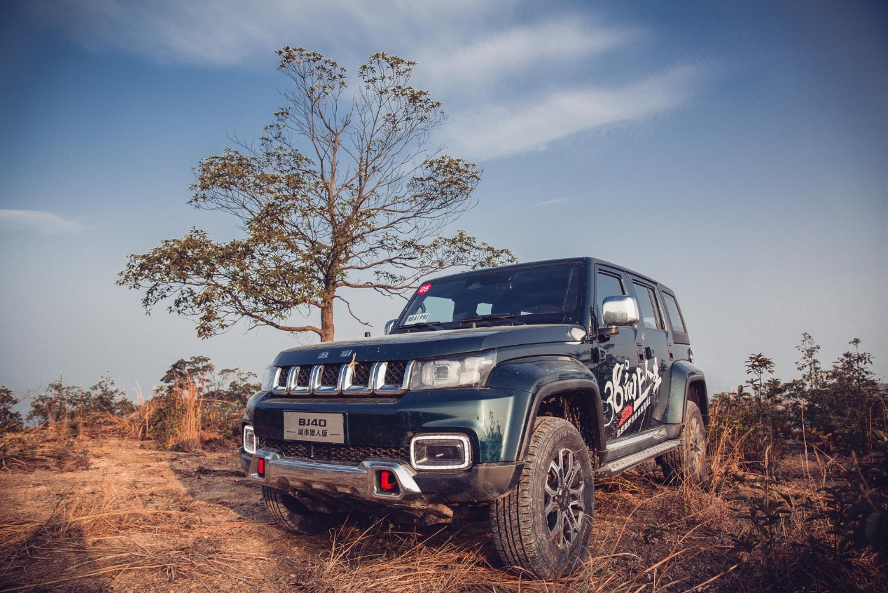 bj40的热爱与自由 战狼兄弟上演冬日越野群英会