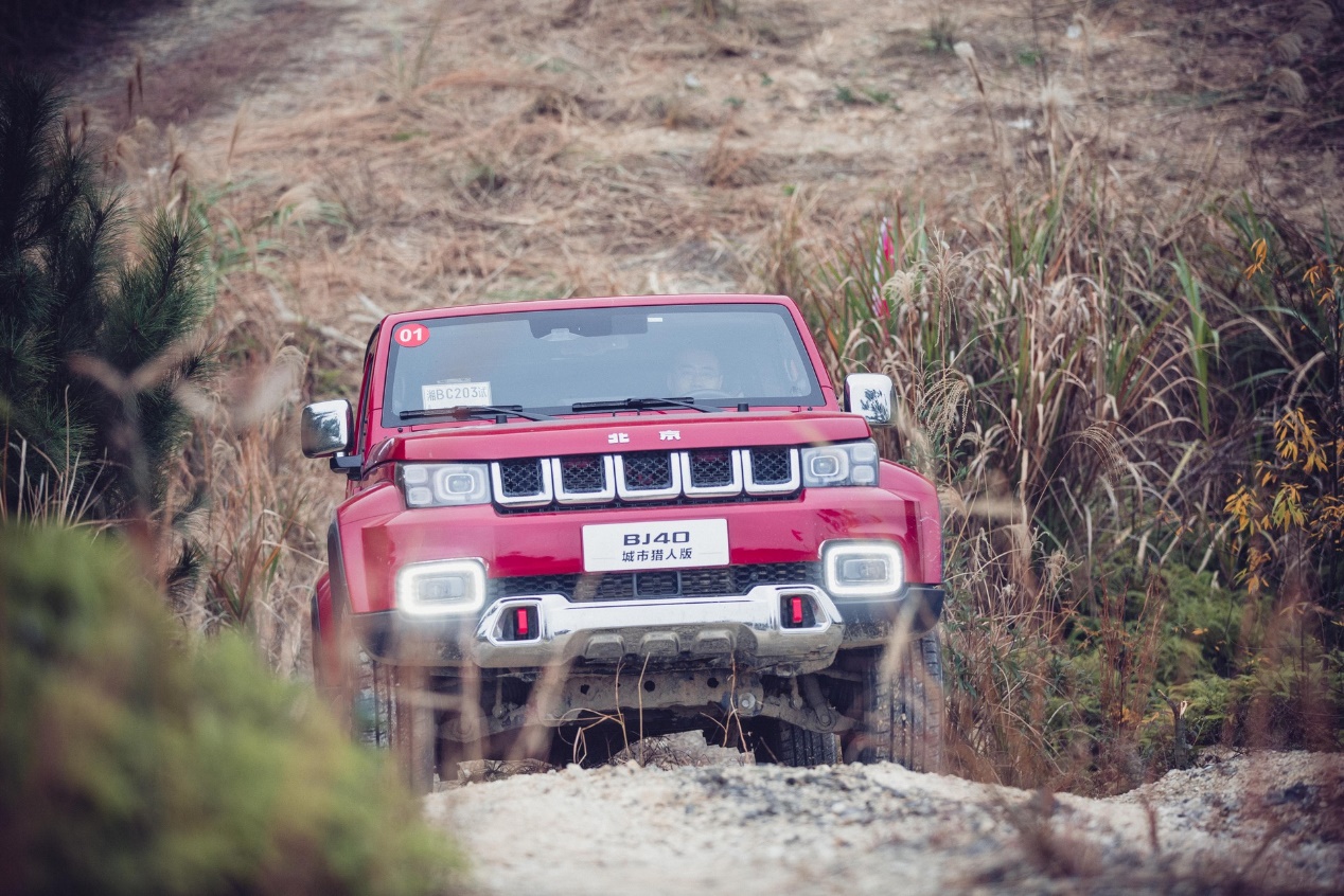 bj40的热爱与自由 战狼兄弟上演冬日越野群英会