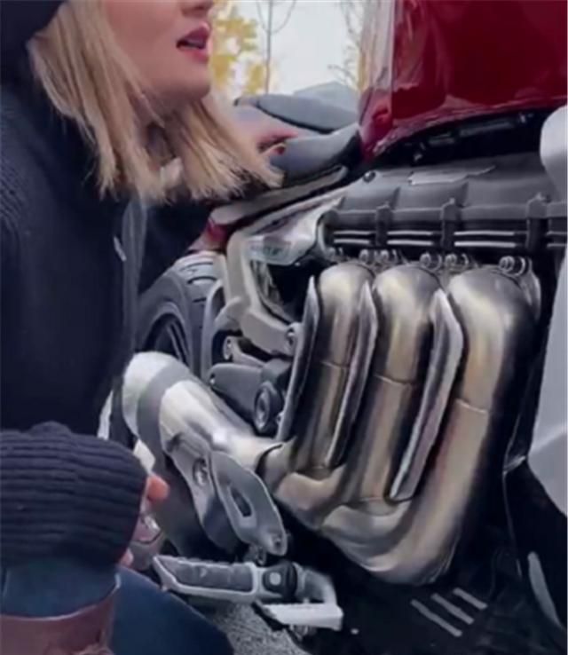 首位凯旋火箭3摩托车女骑士诞生坐标浙江女车主还是95后