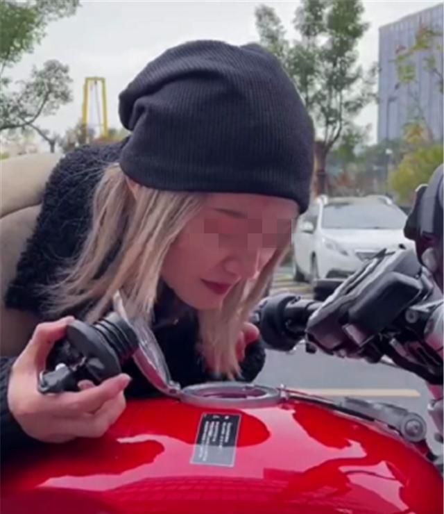 首位凯旋火箭3摩托车女骑士诞生坐标浙江女车主还是95后