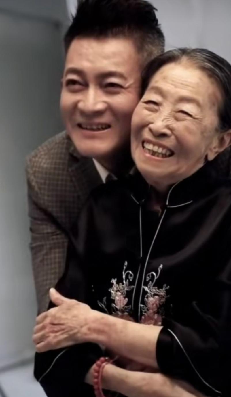 演员张少华坐轮椅客串住窄房成现实版丑娘晚年凄惨儿子享福