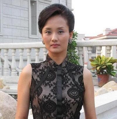 一张54岁演员李颖的近期照片被曝光