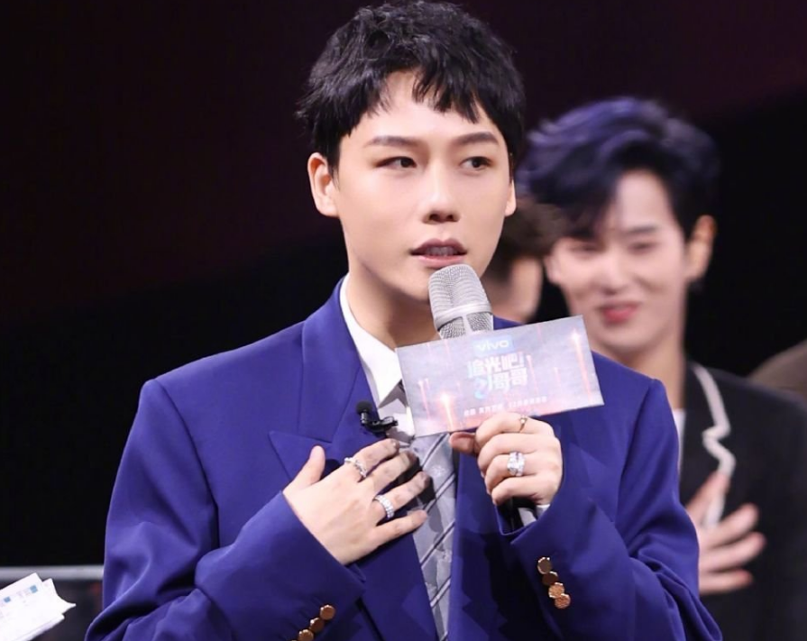 好兄弟为其加油打气,做他的坚实后盾,也明显能看的出来刘维的孤注一掷