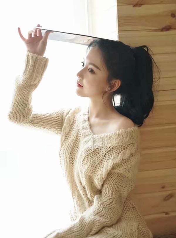 深圳女神冷雅欣 仙姿玉色美如冠玉 西装外套搭配短裤御姐范十足