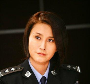 曾是最美警花为大23岁的老公守寡5年如今51岁依旧美丽