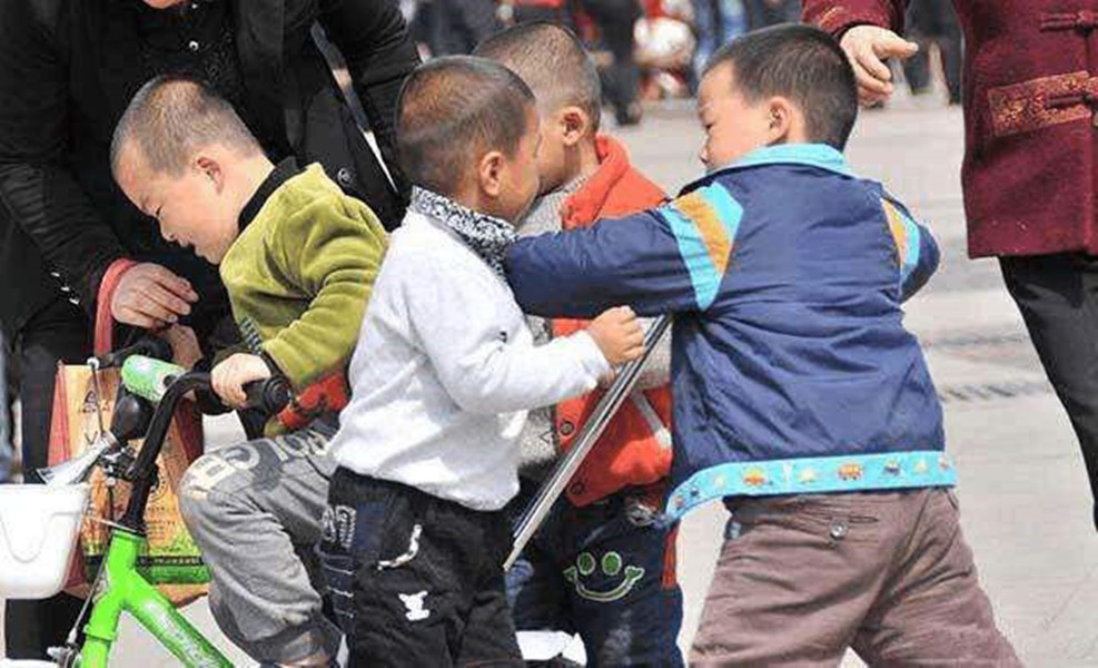 孩子在幼儿园遭受软暴力往往有这3种表现家长要多留意