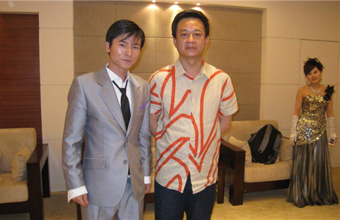 他因太像刘德华被央视签约,排场比真人还大,经纪人:出场费吓人