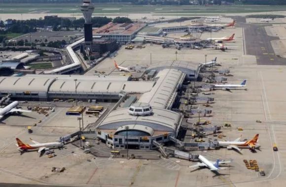 民航局收紧入境航班政策：阳性旅客达5人 停航最低标准增至两周