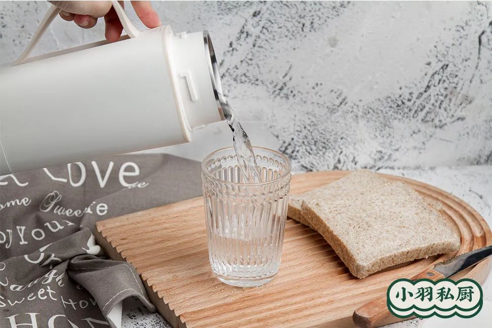 能烧热水的保温杯轻巧好携带妈妈再也不用担心酒店的烧水壶了