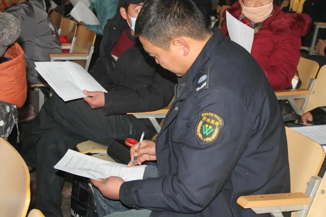 【文明实践 情满沂水】四十里堡镇综治网格员上街巡逻了