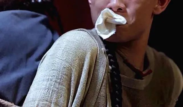 电视剧绑架用抹布堵嘴,为啥不能吐掉?__财经头条