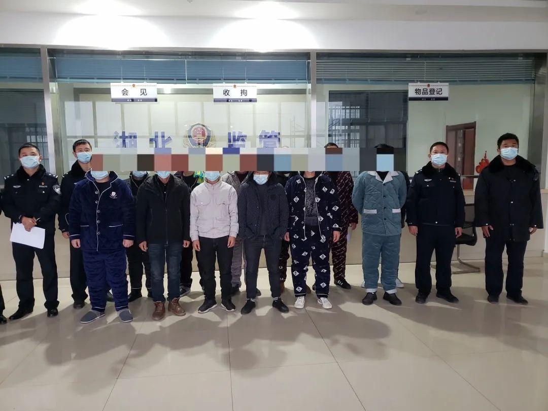 监利这镇查处聚众赌博,抓获涉赌人员24人!