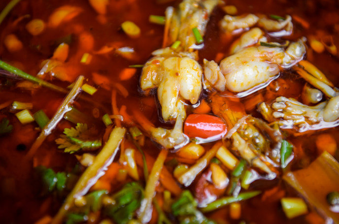 网红火锅店“哥老官”又出事了！牛蛙中检出禁用兽药……