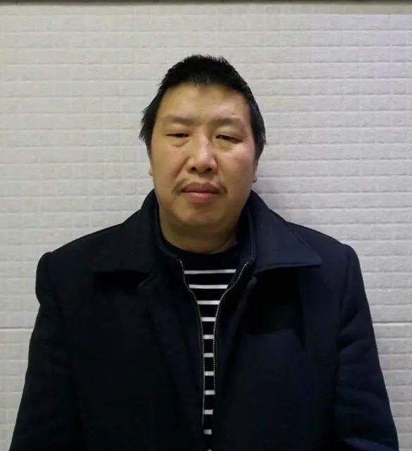 从抢劫犯变成致富带头人居委会主任曲靖这名黑老大获刑25年