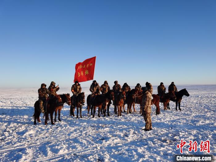 图为助力嫦娥五号返回器回家的四子王旗民兵骑兵连。　李爱平 摄