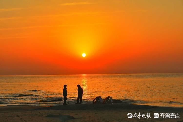 情报站|旭日东升!日照灯塔公园太阳升起朝气蓬勃,霞光万道