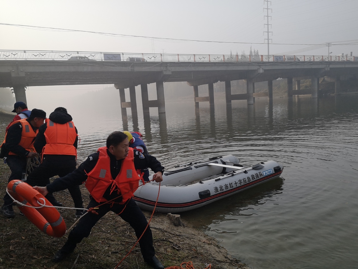 安徽淮北警方开展水上救生演练