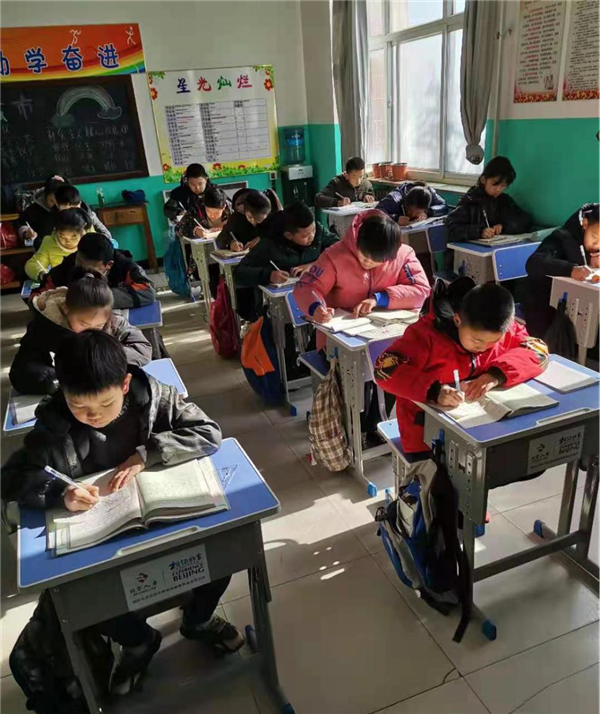 公益扶贫·温暖在心——北京人寿顺平教育物资捐赠活动进行时