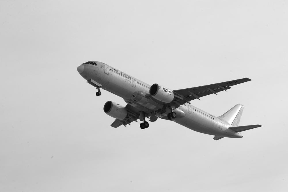 俄mc-21客机首飞成功