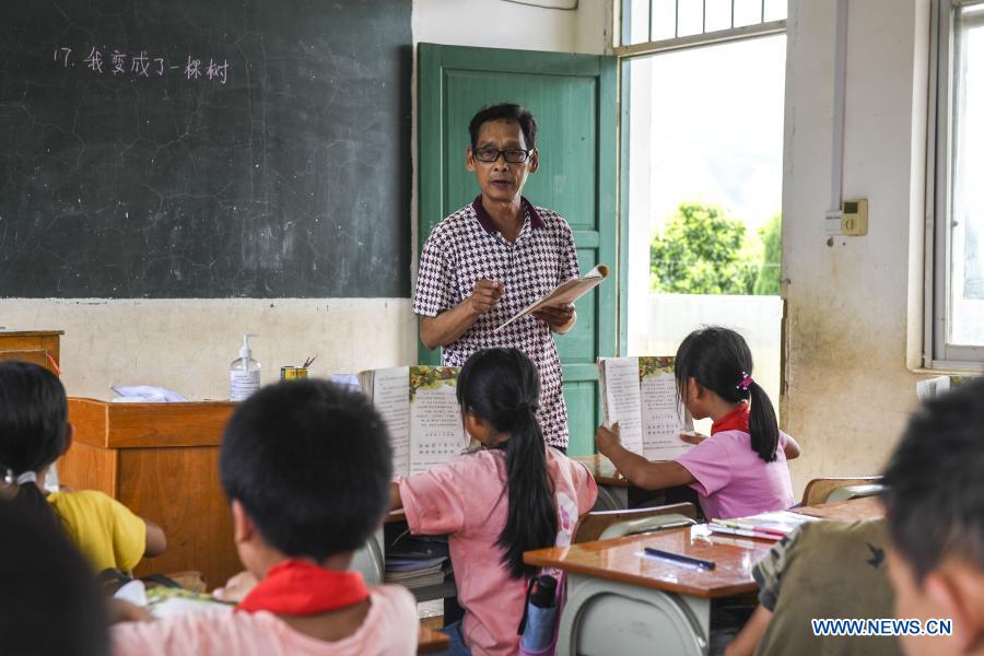 Teacher Wei Xuxi gives a lesson at Shuanggui Primary School in Ertang Township of south China's Guangxi Zhuang Autonomous Region, June 19, 2020. The year 2020 is a juncture where China is wrapping up the plan for the 2016-2020 period and preparing for its next master plan. In 2020, China stepped up efforts to shore up weak links regarding people's livelihoods. A slew of measures has been rolled out to address people's concerns in employment, education, basic medical services, the elderly care, housing, public services, etc. (Xinhua/Cao Yiming)