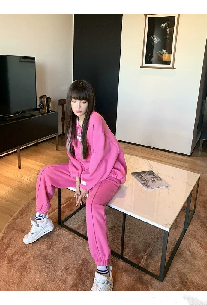 李小璐的少女感真羡慕,做了新发型配粉色运动装,谁信娃都8岁啦