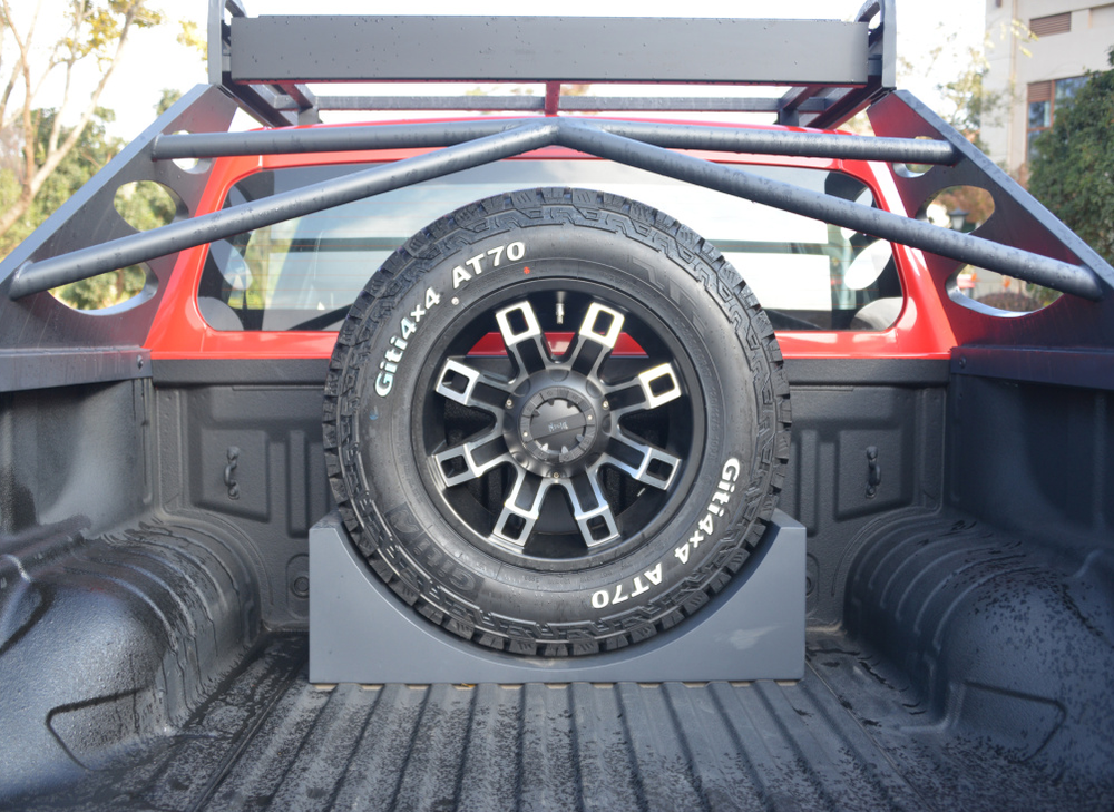 玩越野没必要盯着长城炮这国产皮卡带绞盘探照灯汽柴油都有