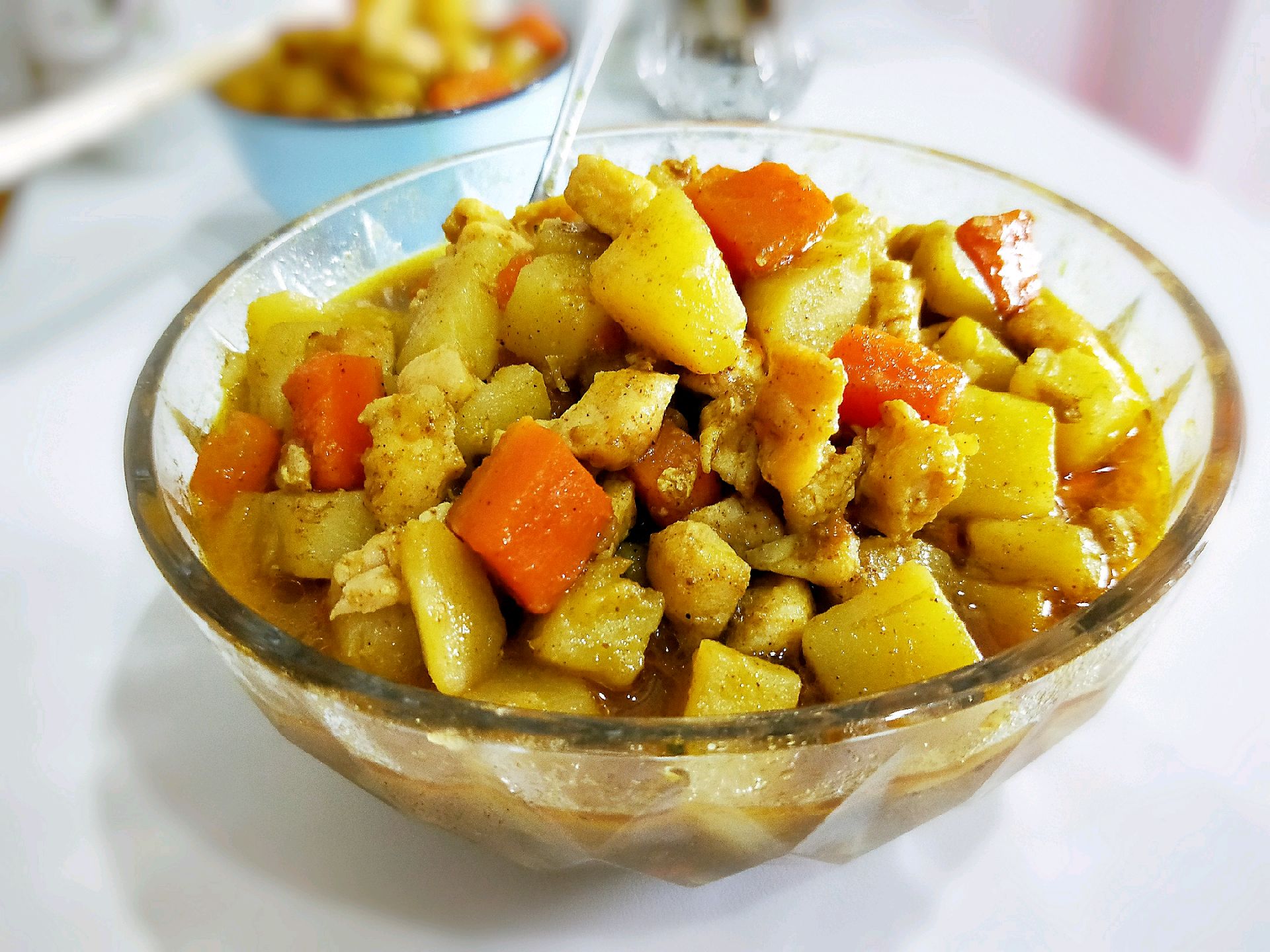 快手版的土豆咖喱鸡做法十分简单配上米饭好吃到停不下来