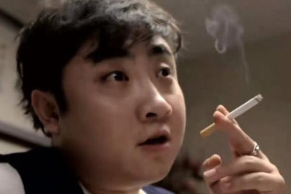 知名喜剧人乔杉晒娃豪宅半面墙电视太抢眼曾经穷到摆地摊度日