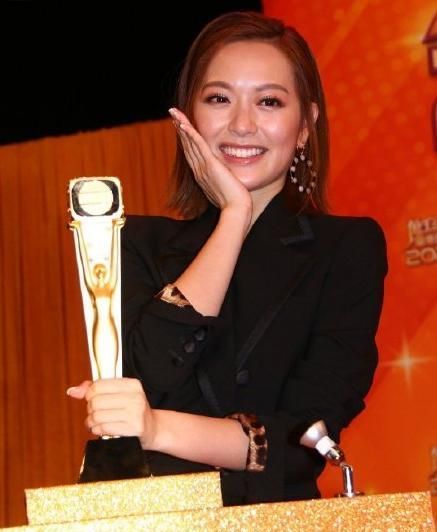 女演员冯盈盈因在《反黑路人甲》中饰演警花顾欣颐一角,凭借优秀的