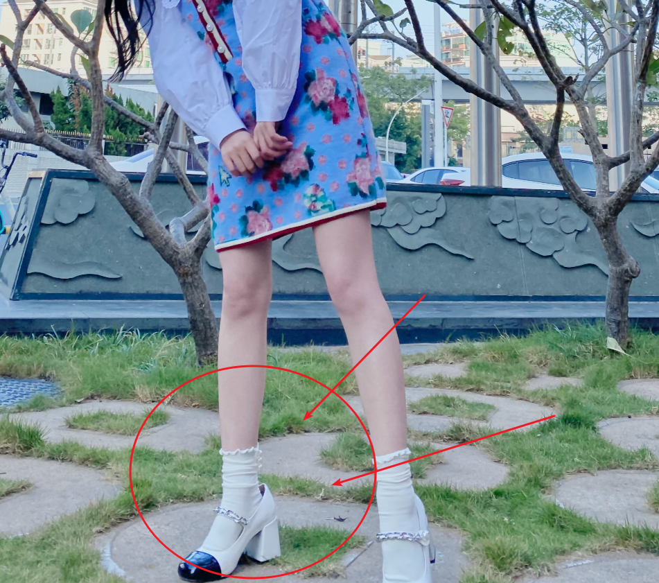 鞠婧祎晒全身照腿长一米七既视感看清心机鞋后全明白了