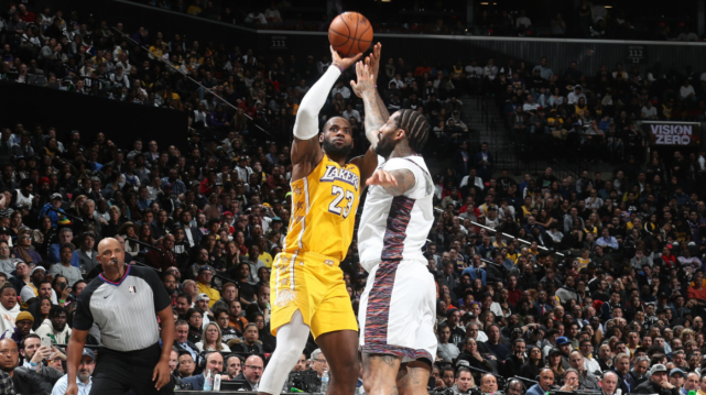 转型养生打法勒布朗詹姆斯三度后仰跳投命中