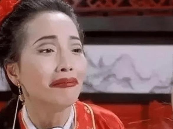 她被称为香港平常美女,低调嫁豪门,现被富豪老公宠上天