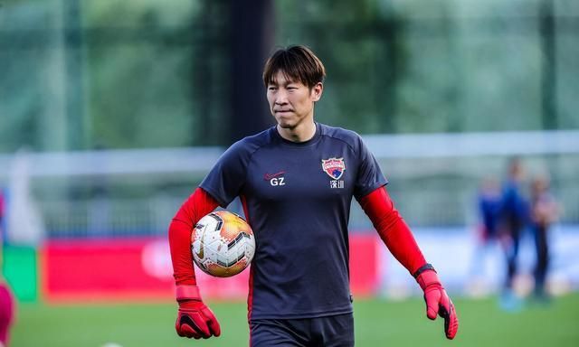 关震宣布退役金元足球受益者下场中国足球走向另一幕