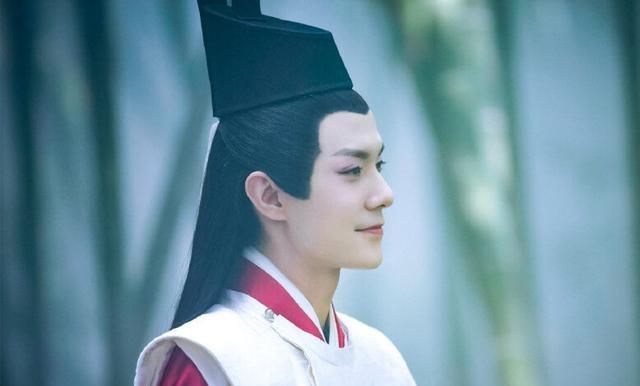 凭什么不夸张超扮演的褚嬴?就因为他的过去吗?演技跟过去无关!