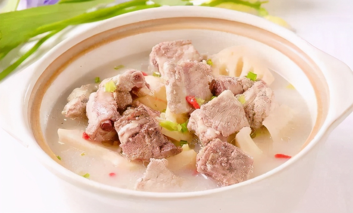 做莲藕炖排骨牢记2窍门炖好的汤汁不发黑莲藕排骨鲜香软烂