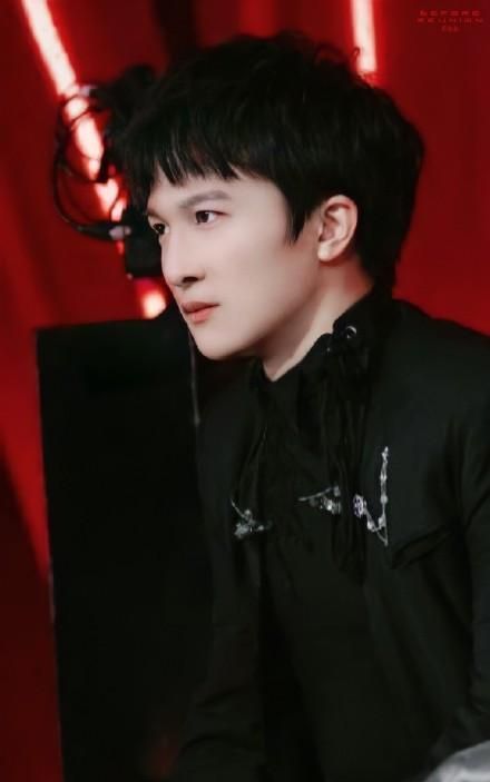 周深参加《明星大侦探》第六季,揭露:所有恐怖童谣都是他唱的!