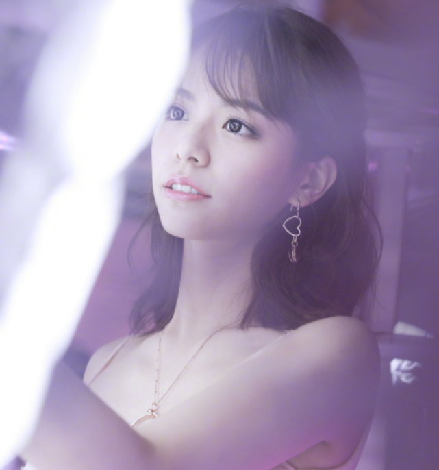 28岁穿无痕装,秀出18岁身材惹人叹