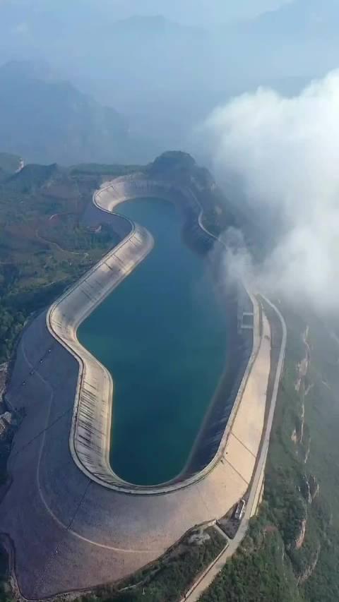 航拍江西萍乡市东源水库的青山绿水