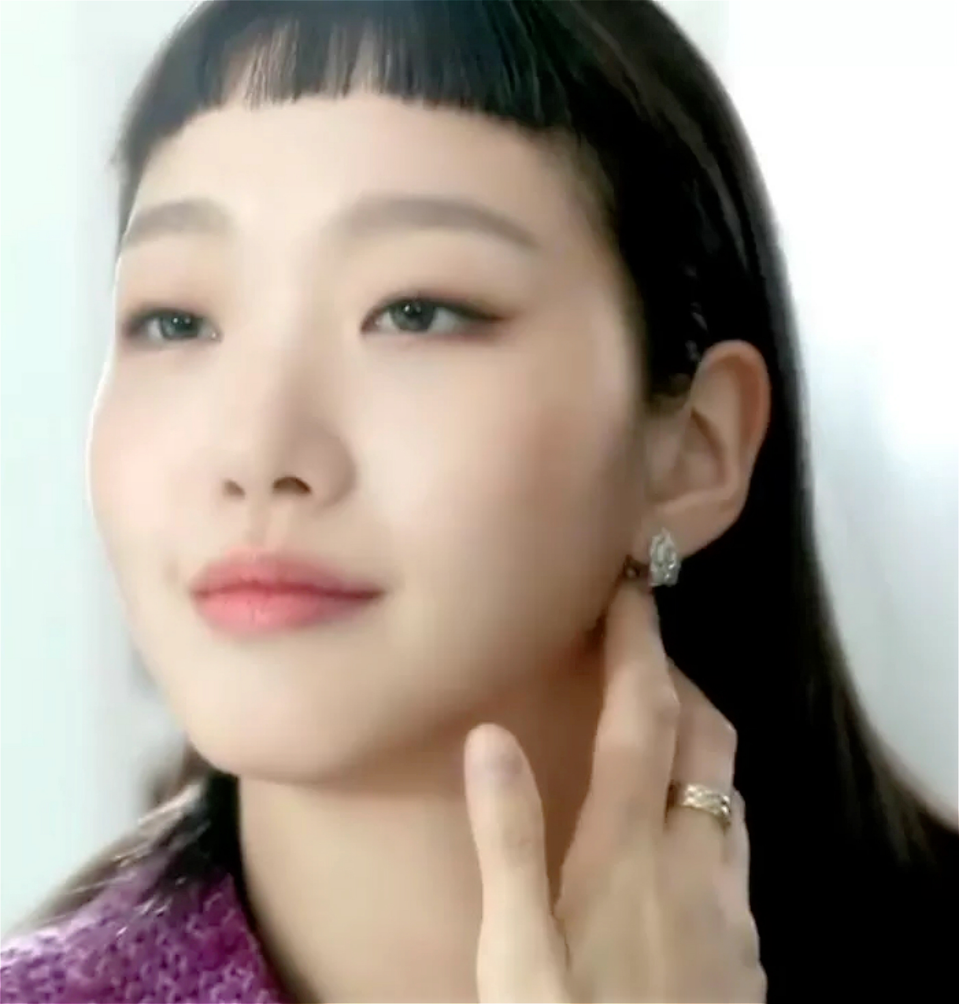 金高银新造型的特殊亲民的气质笑容绝对治愈清新脱俗