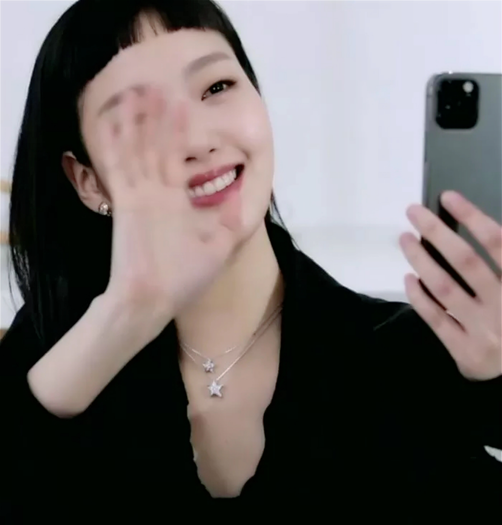 金高银新造型的特殊亲民的气质笑容绝对治愈清新脱俗