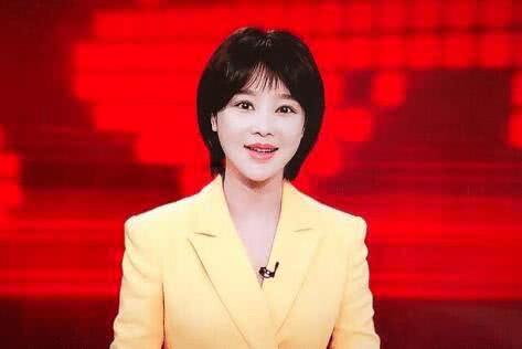 36岁央视主持人蝴蝶近照打扮像普通人跟镜头前差距大