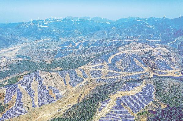 破解靠天吃饭 湖北首个风光一体发电项目投入运营